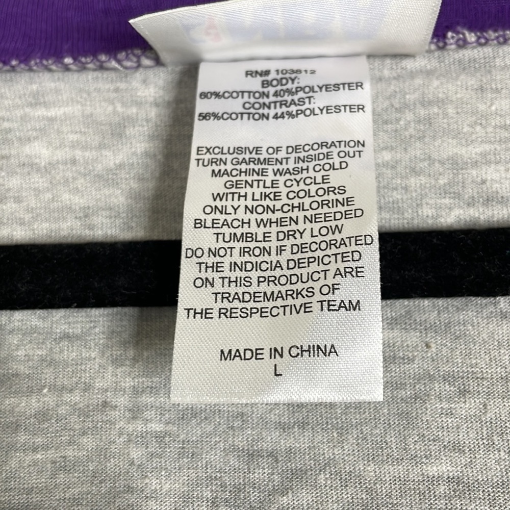 NBA Los Angeles Lakers V Neck T Shirt - Picture 3 of 4